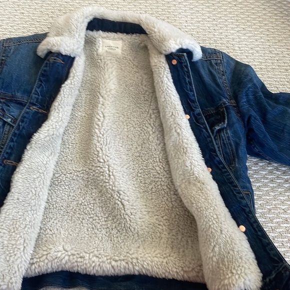 American Eagle Fur Lined  Med Wash Jean Jacket - Picture 5 of 6